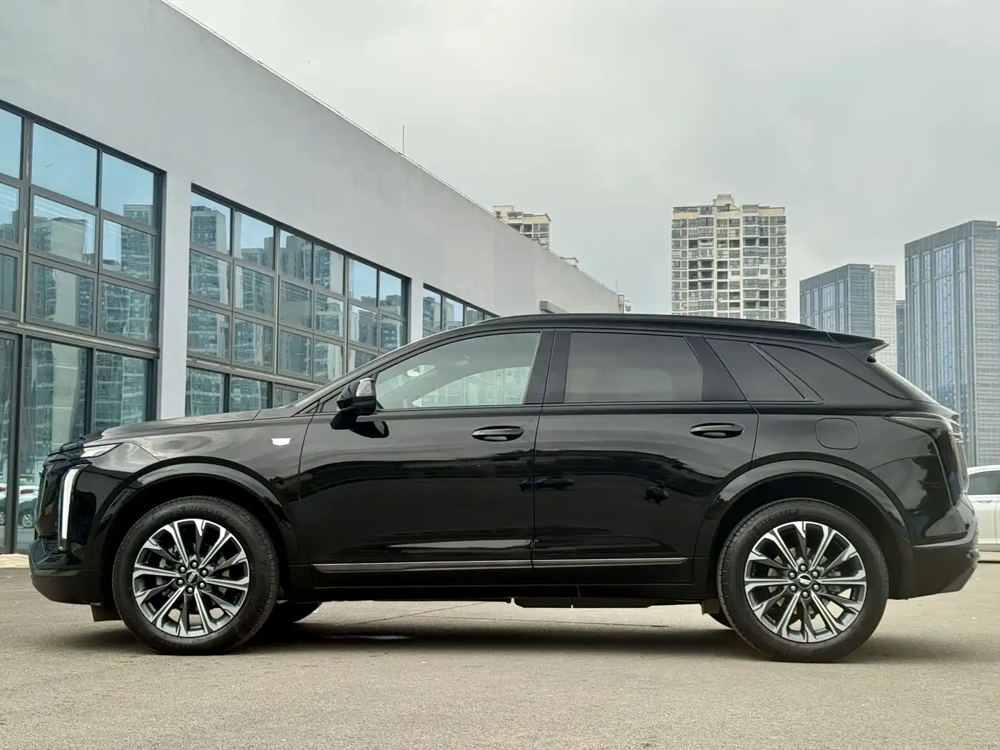 Cadillac XT5 2025 2.0T Luxury фото 13