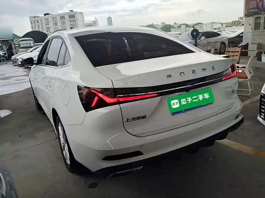 Фото 23 - Roewe i5