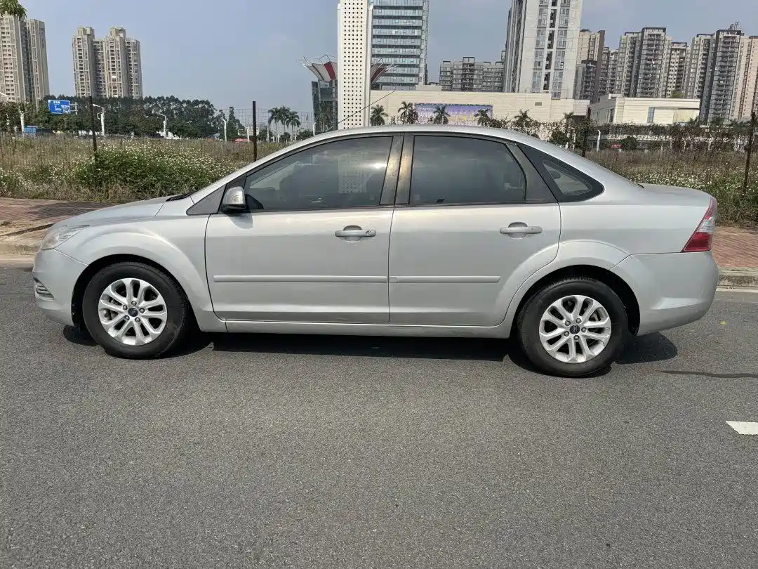 Фото 5 - Ford Focus