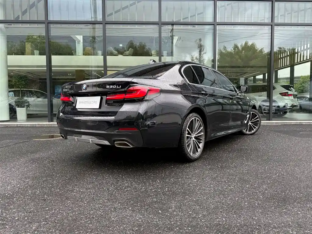 BMW 5 Series 2022 Facelift 530Li Leading M Sport Package фото 3