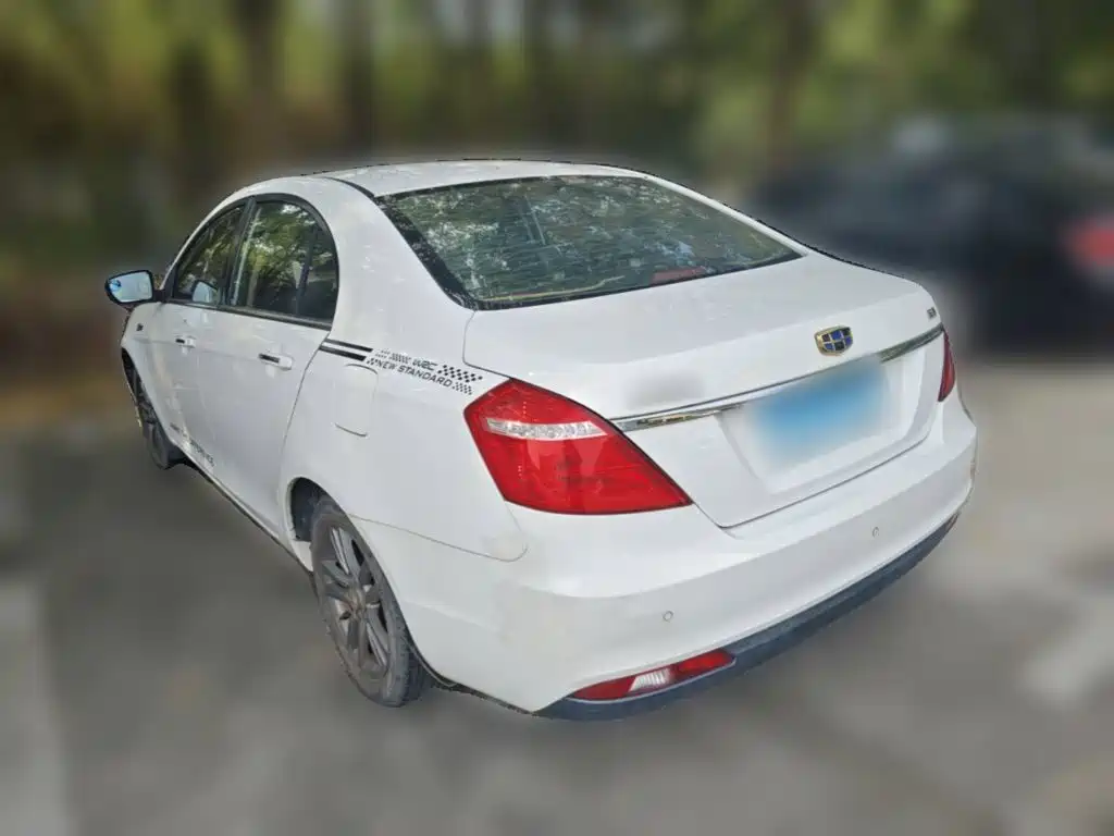 Фото 9 - Geely Emgrand