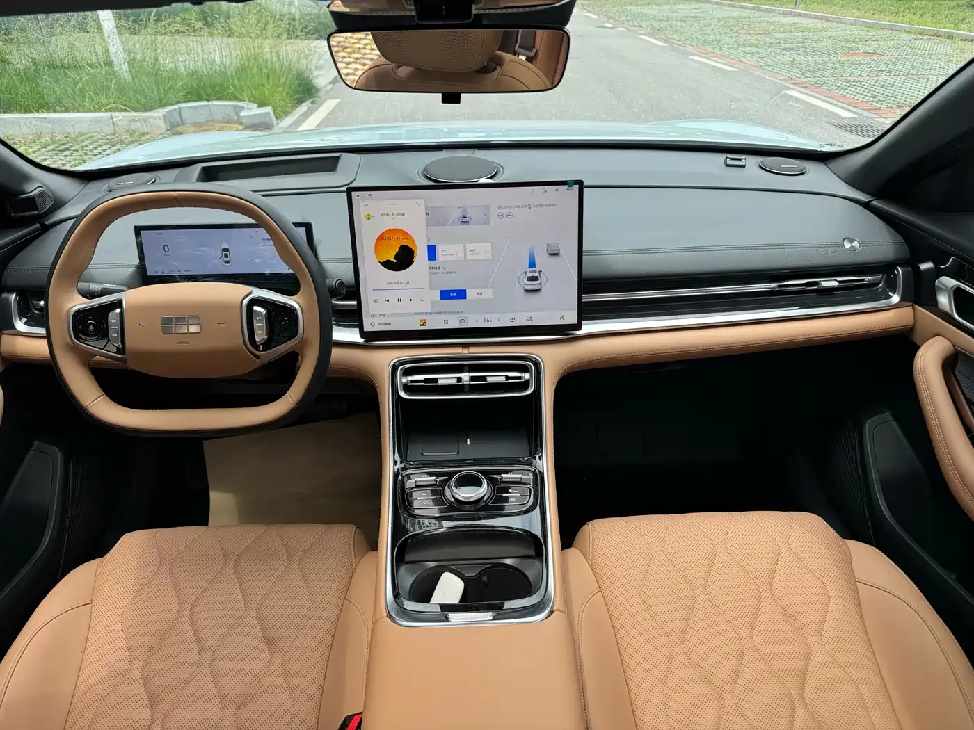 Geely Galaxy Galaxy A7 2025 EM-i 150km Explorer+ Edition фото 16