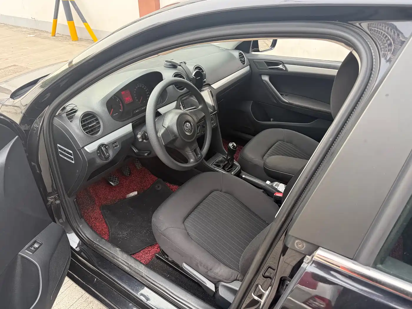 Volkswagen Jetta 2013 1.6L Manual Comfort фото 4