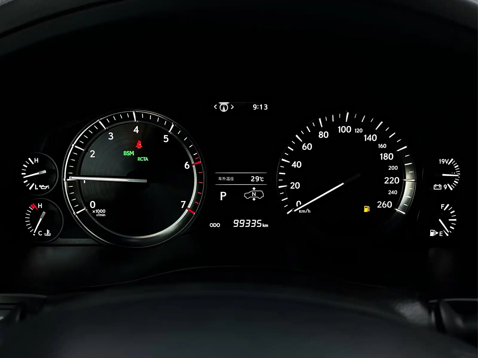 Фото 8 - Lexus LX