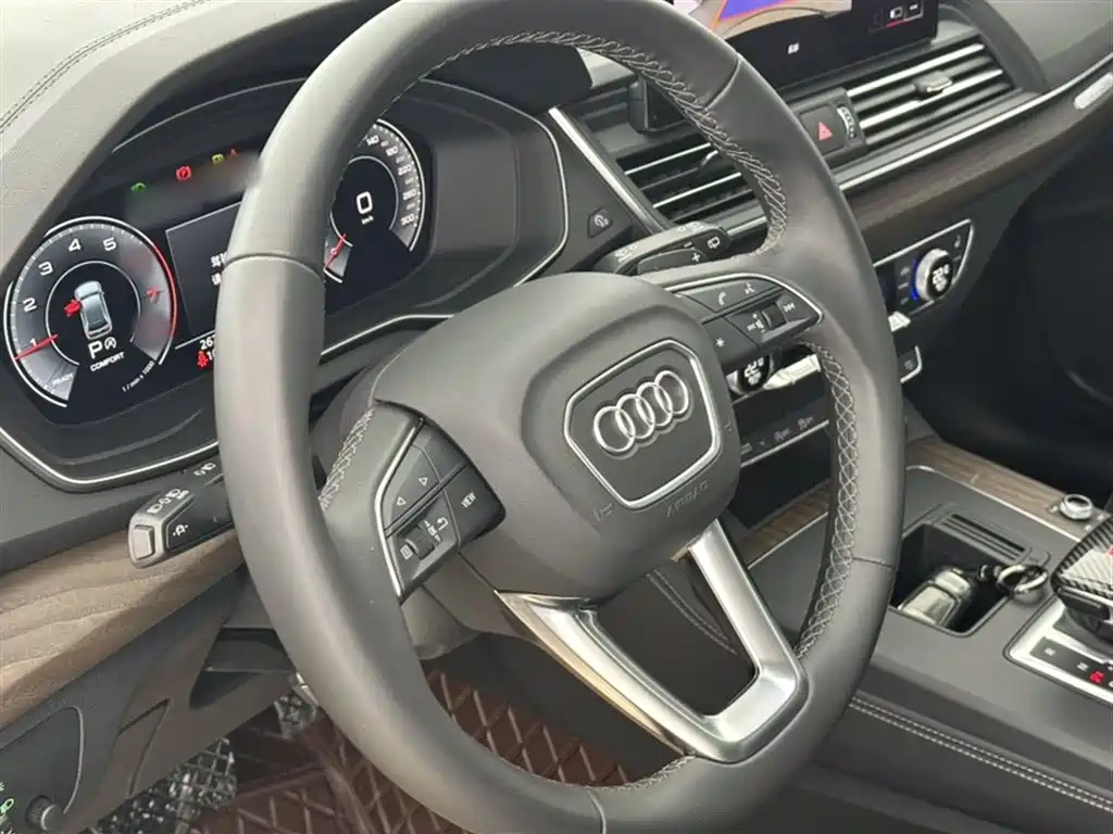 Audi Q5L 2024 Model 40 TFSI Luxury Elegance фото 3