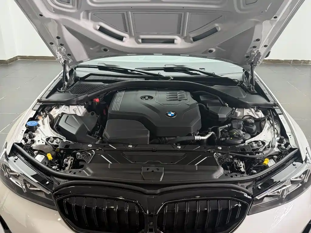 BMW 3 Series 2026 2026 330Li M Sport Shadowline Package