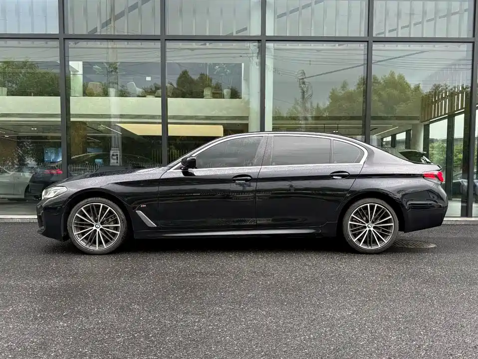 BMW 5 Series 2022 Facelift 530Li Leading M Sport Package фото 2