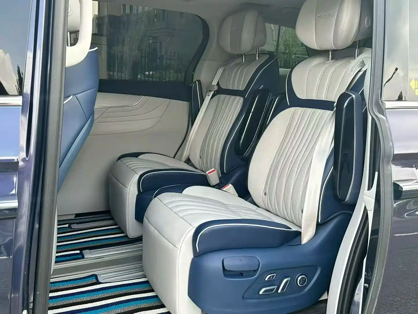 Фото 6 - Roewe iMAX8