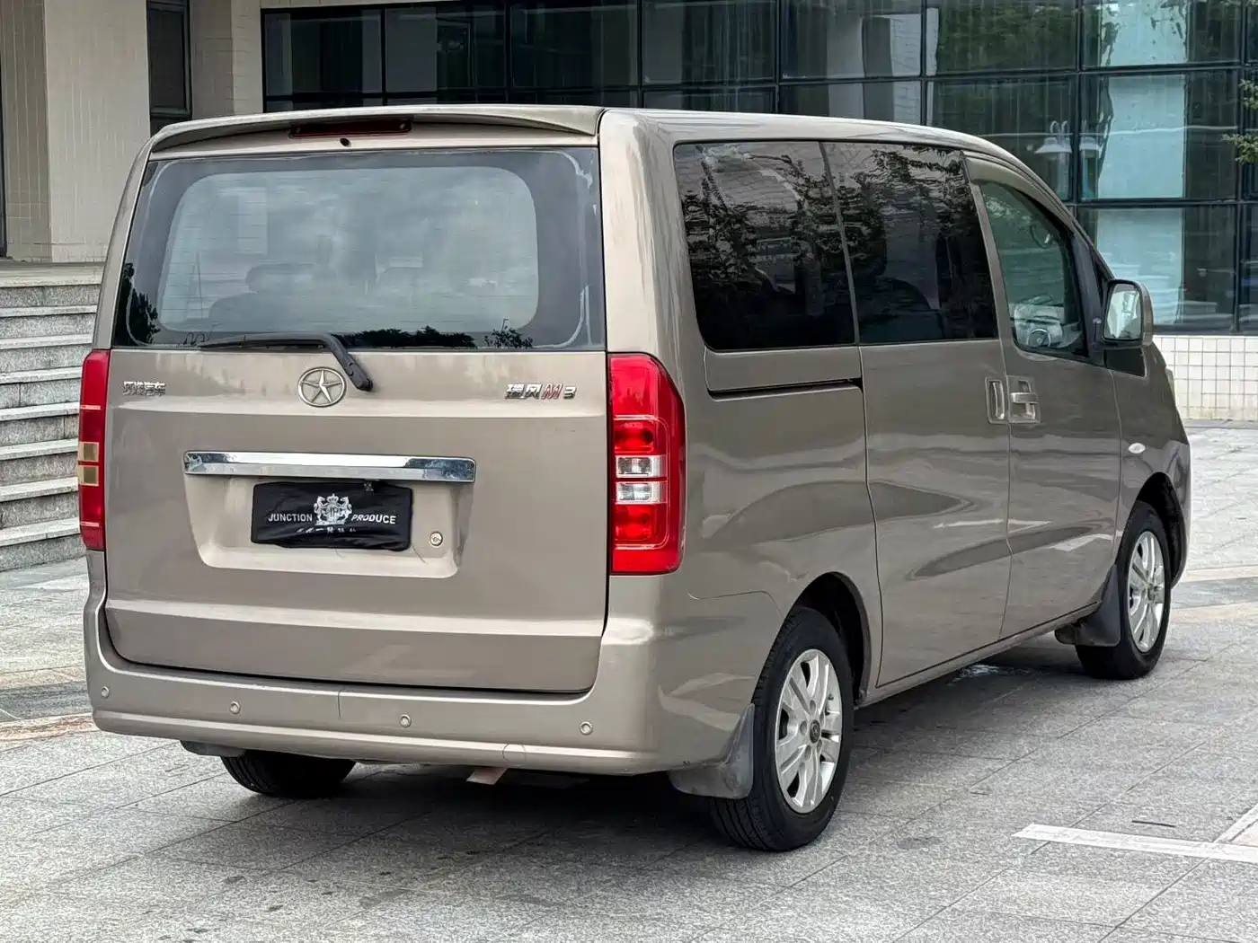 JAC Refine M3 2016 2016 IKEA Edition 1.6L Luxury
