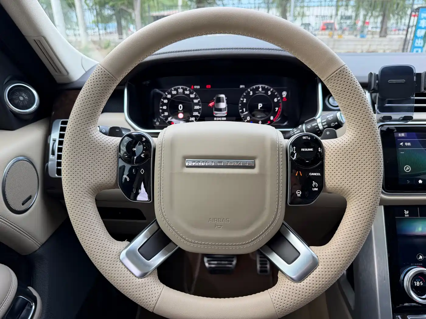 Land Rover Range Rover 2022 3.0 L6 400PS Heritage Extended Classic Edition фото 21