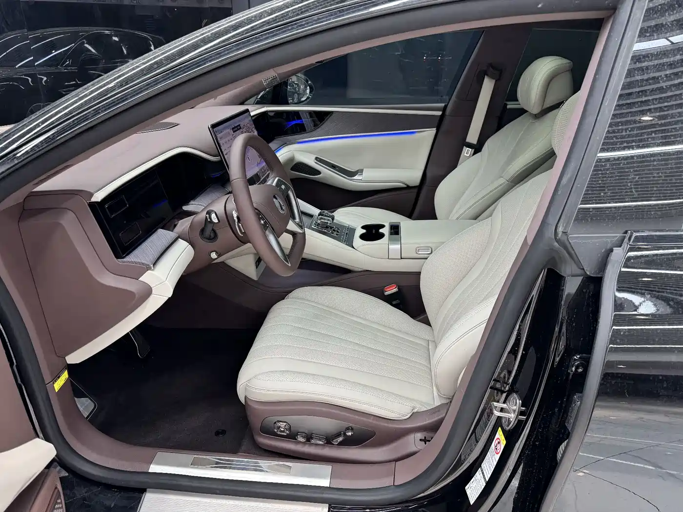 Denza Z9GT 2024 Model 1100 AWD Max Edition фото 9