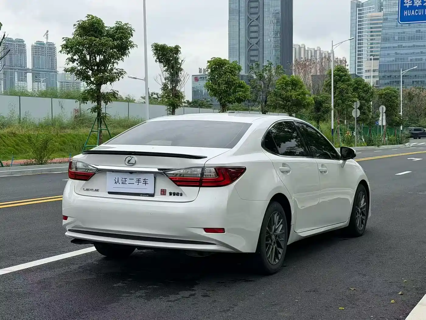 Фото 4 - Lexus ES