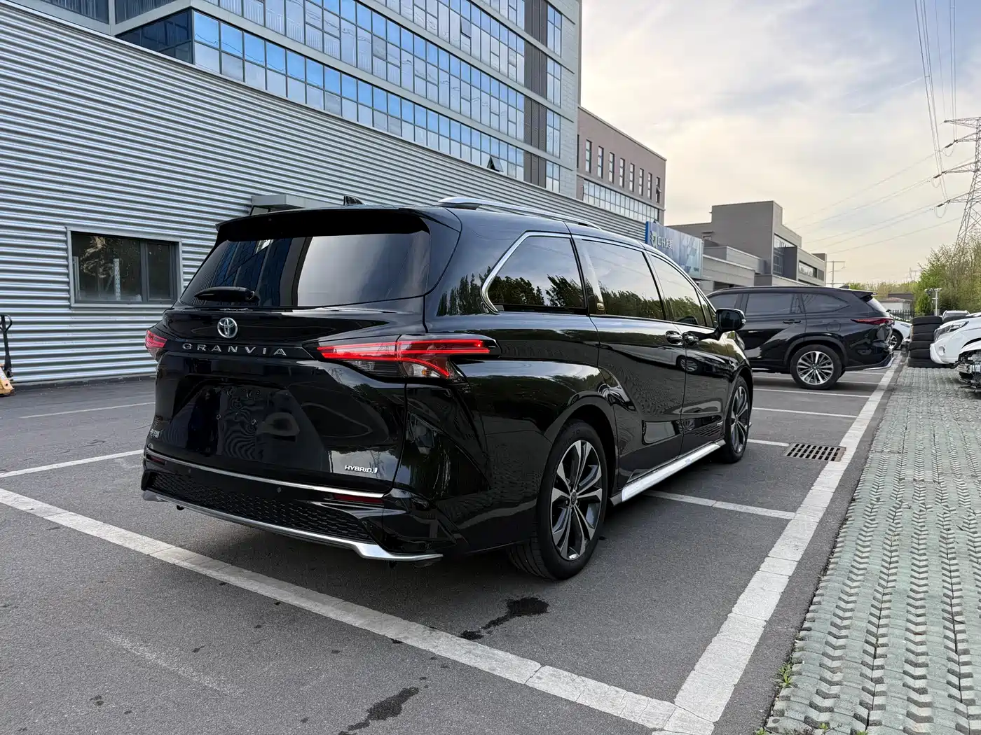 Toyota Granvia 2023 2.5L Hybrid Flagship VIP Edition фото 19