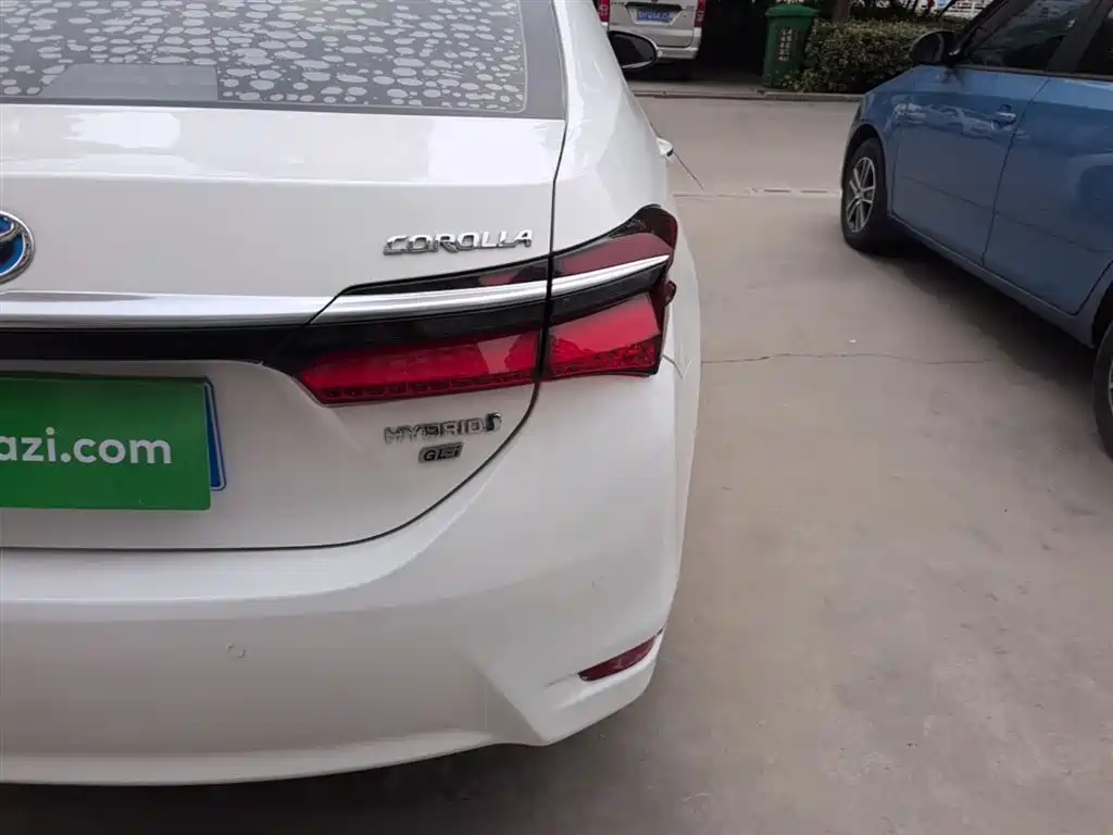 Toyota Corolla 2018 Hybrid 1.8L E-CVT Smart Edition фото 8
