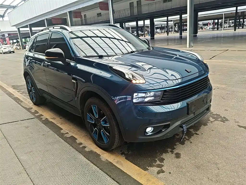 Lynk & Co 01 2017 2.0T 2WD Pro Shine Edition фото 4