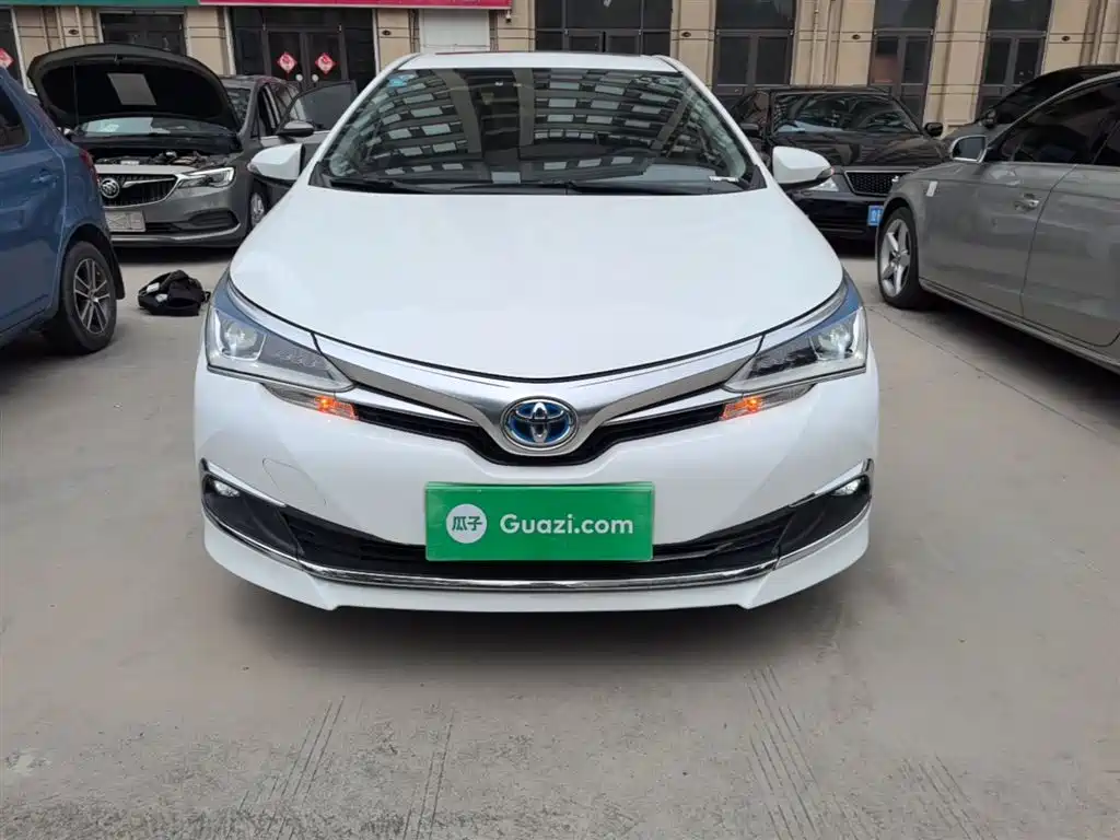 Toyota Corolla 2018 Hybrid 1.8L E-CVT Smart Edition фото 3