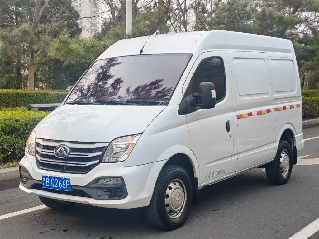 SAIC Maxus Xintu V80 2020 2.5T Manual Classic City Delivery King Short Wheelbase Medium Roof 2/3-seater