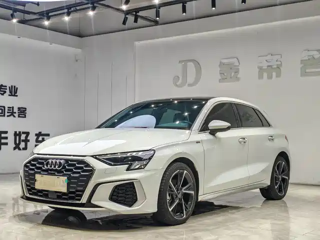 Audi A3 Sportback 35 TFSI, Стиль Спорт