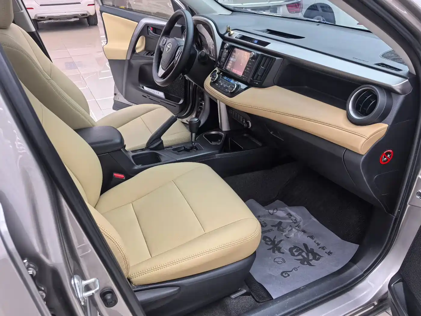Toyota RAV4 Rongfang 2016 2.0L CVT 2WD Trend (China V) фото 8