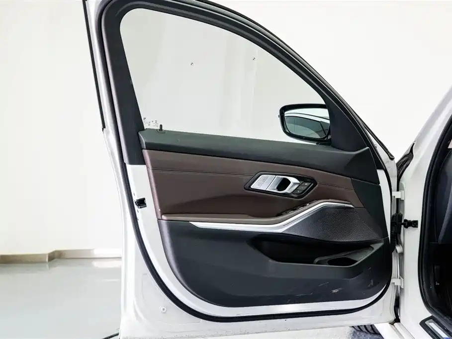 BMW 3 Series 2021 325Li M Sport Package фото 9