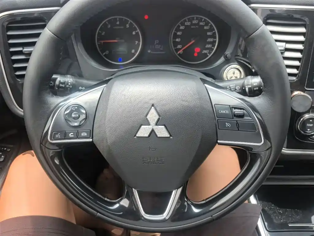Mitsubishi Outlander 2018 2.0L 2WD Glory Edition 5-seater фото 11