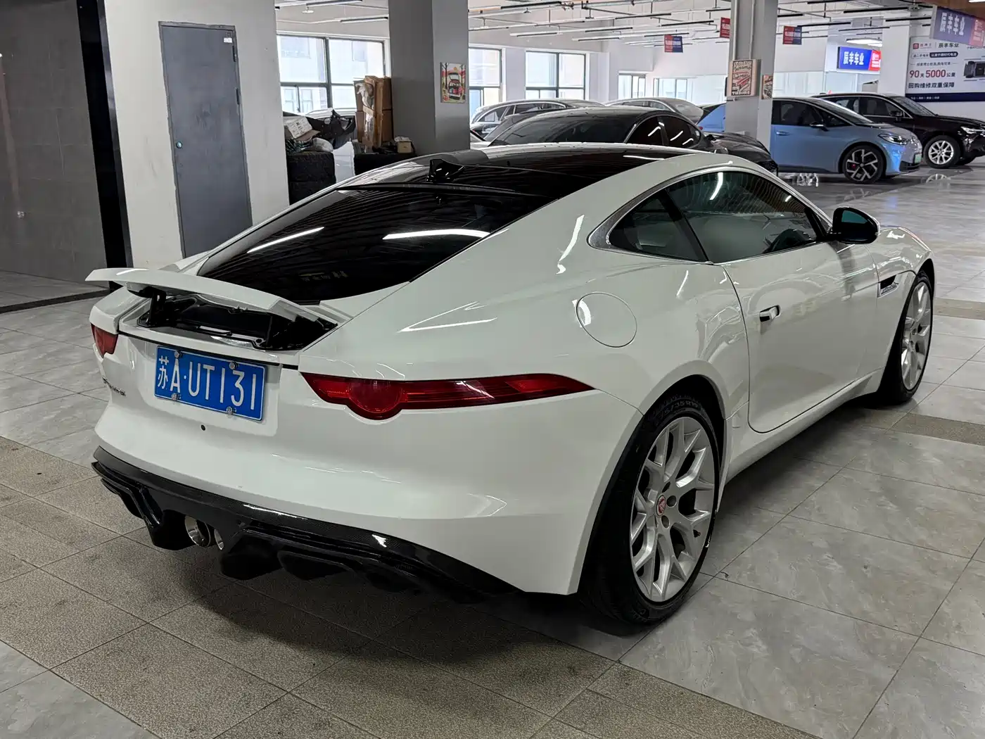 Фото 8 - Jaguar F-TYPE