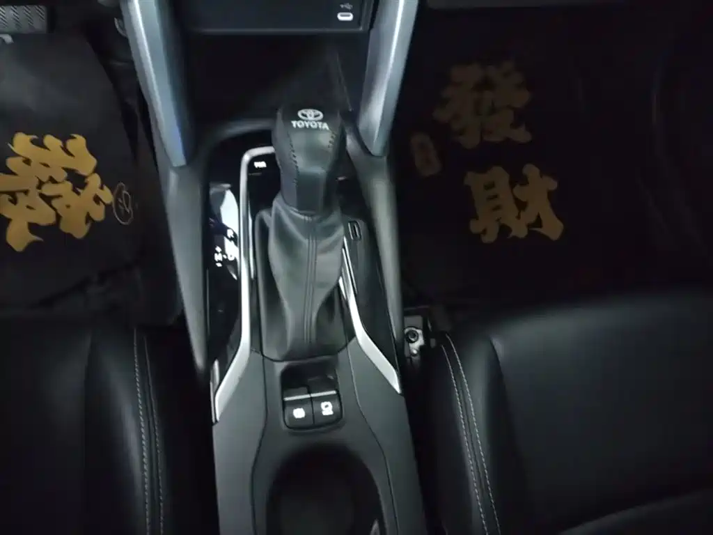 Toyota Frontlander 2023 2.0L CVT Elite Edition фото 14