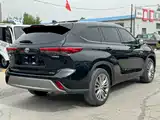 Photo 9 - Toyota Highlander