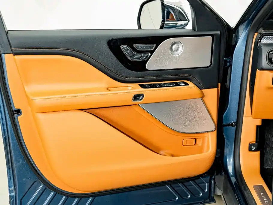 Фото 17 - Lincoln Aviator