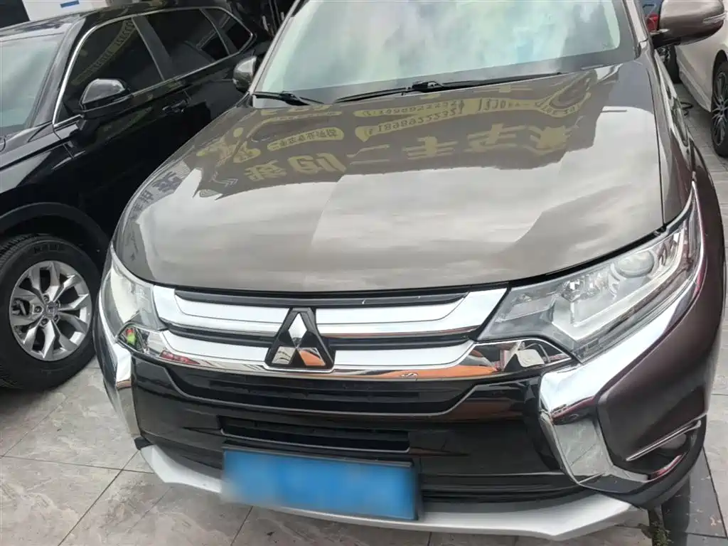 Mitsubishi Outlander 2018 2.0L 2WD Glory Edition 5-seater фото 3