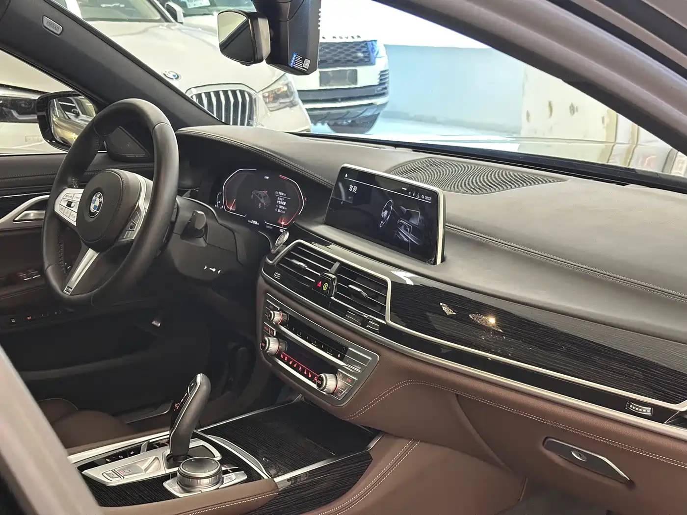 BMW 7 Series 2019 740Li Exclusive M Sport Package фото 13