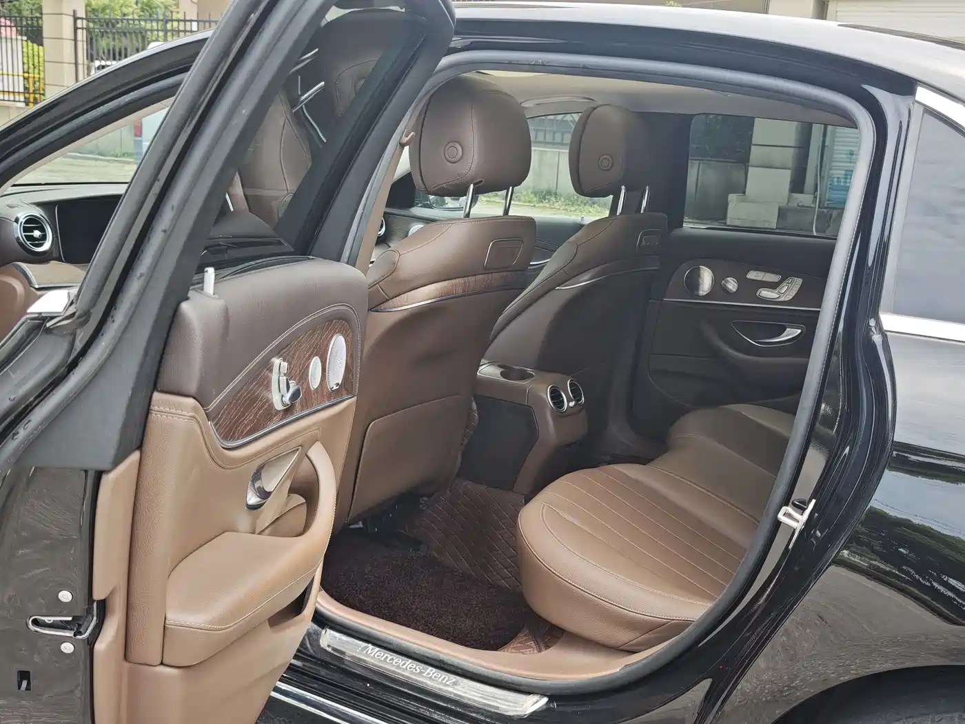 Mercedes-Benz E-Class 2020 E 300 L Luxury Model фото 12