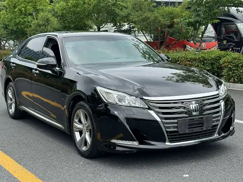 Toyota Crown 2015 2.0T Fashion фото 3
