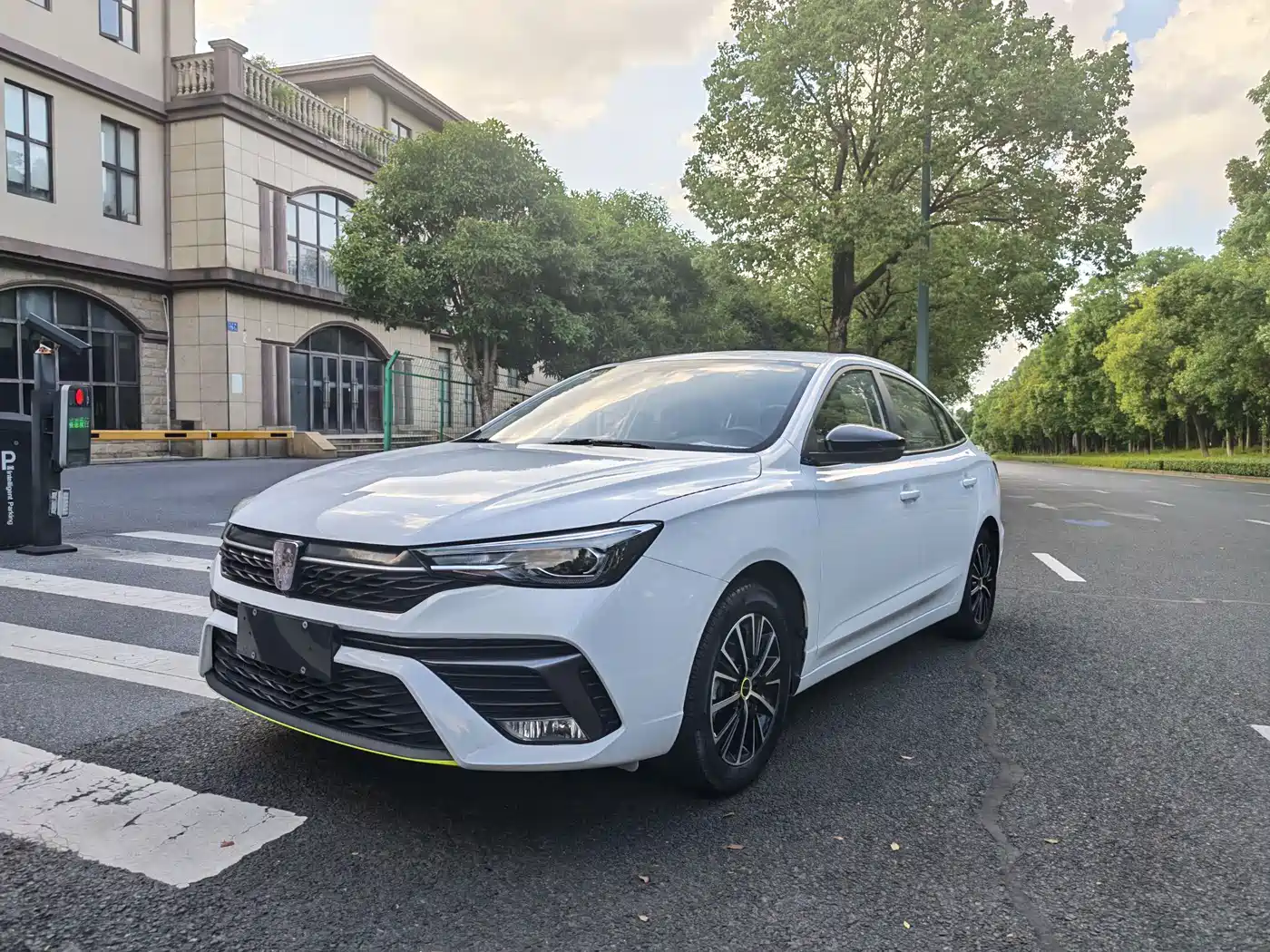 Roewe i5 2021 1.5L CVT Platinum Edition