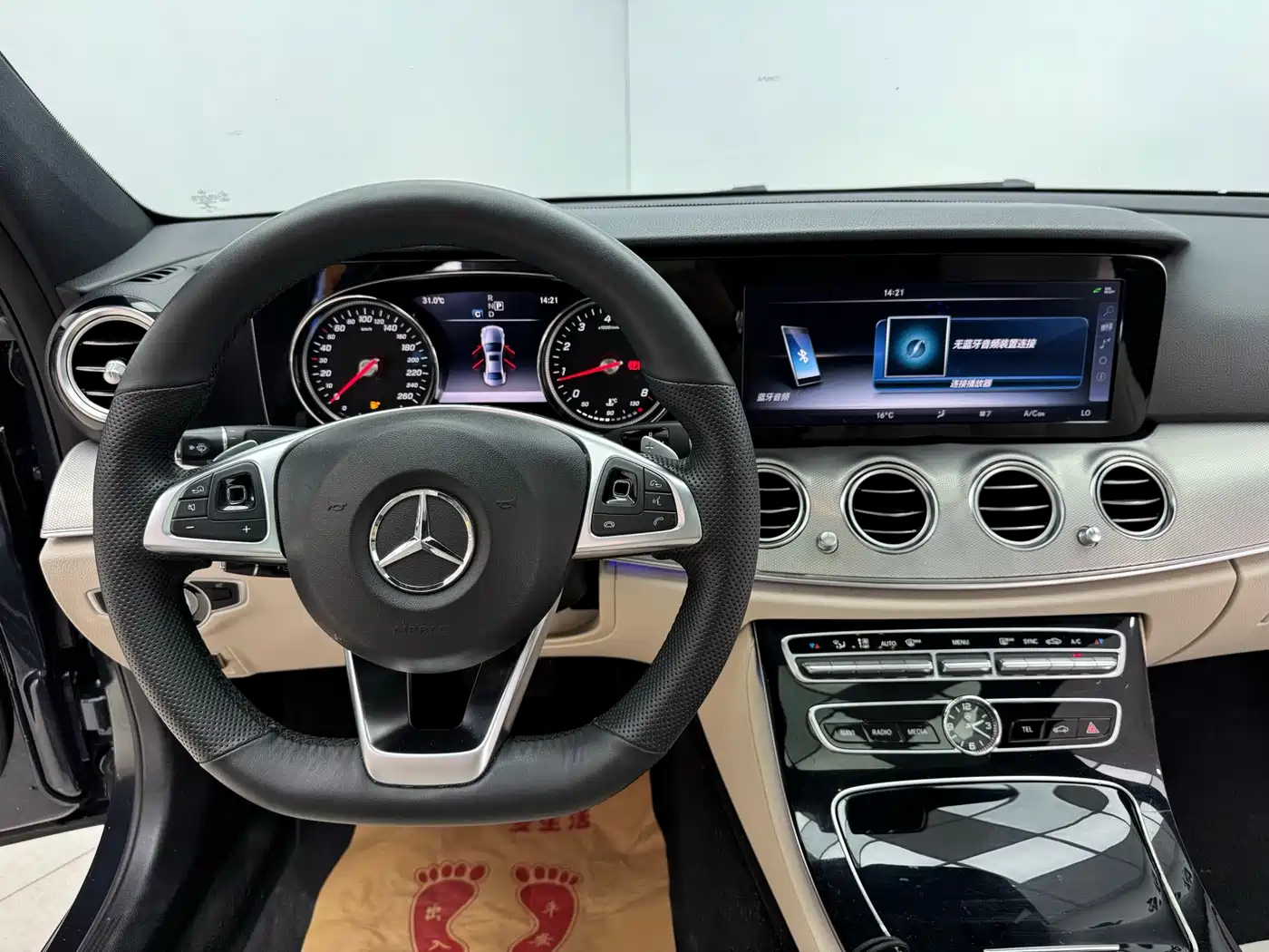 Фото 17 - Mercedes-Benz E-Class