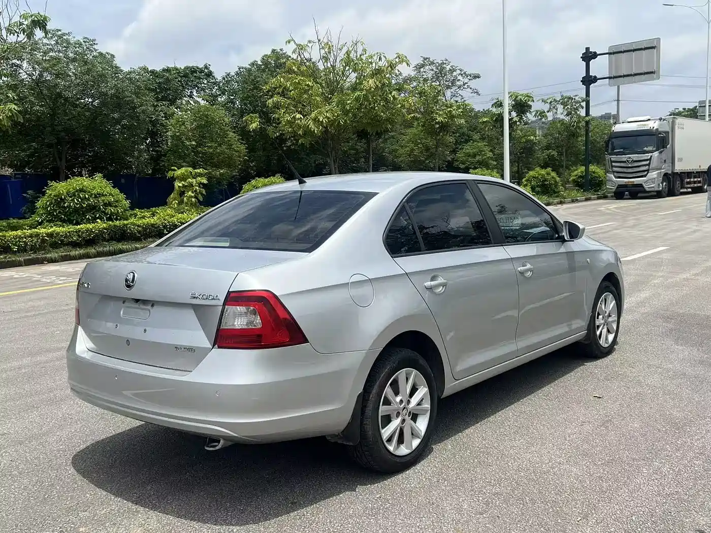 Škoda Rapid 2013 1.6L Manual Smart Selection фото 7