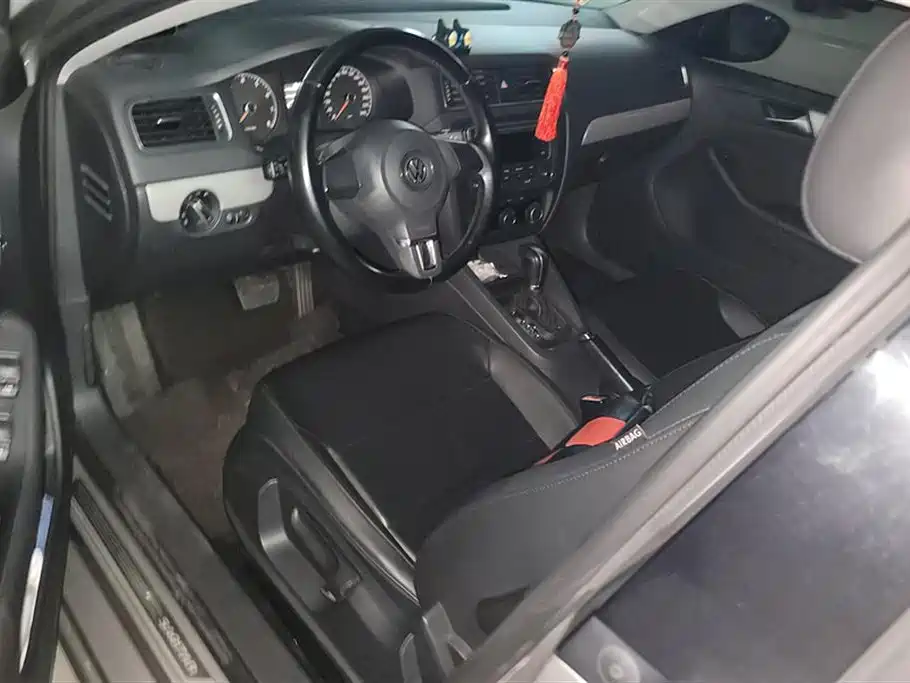 Volkswagen Sagitar 2014 Facelift 1.6L Automatic Leading Version фото 9