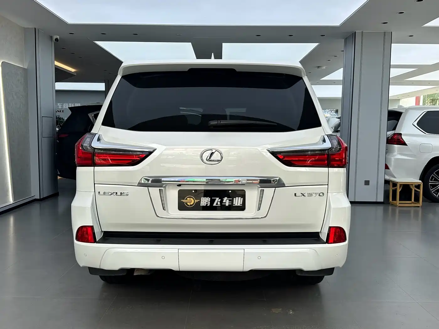 Lexus LX 2017 570 Prestige Luxury фото 3