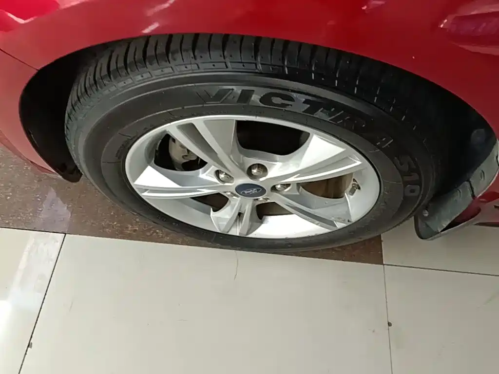 Фото 23 - Ford Focus