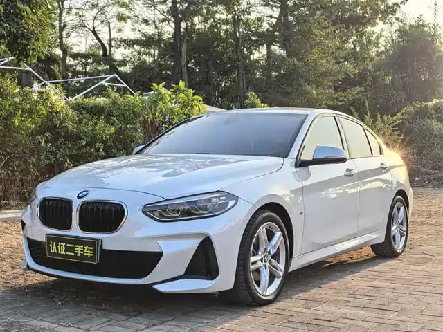 BMW 1 SERIES