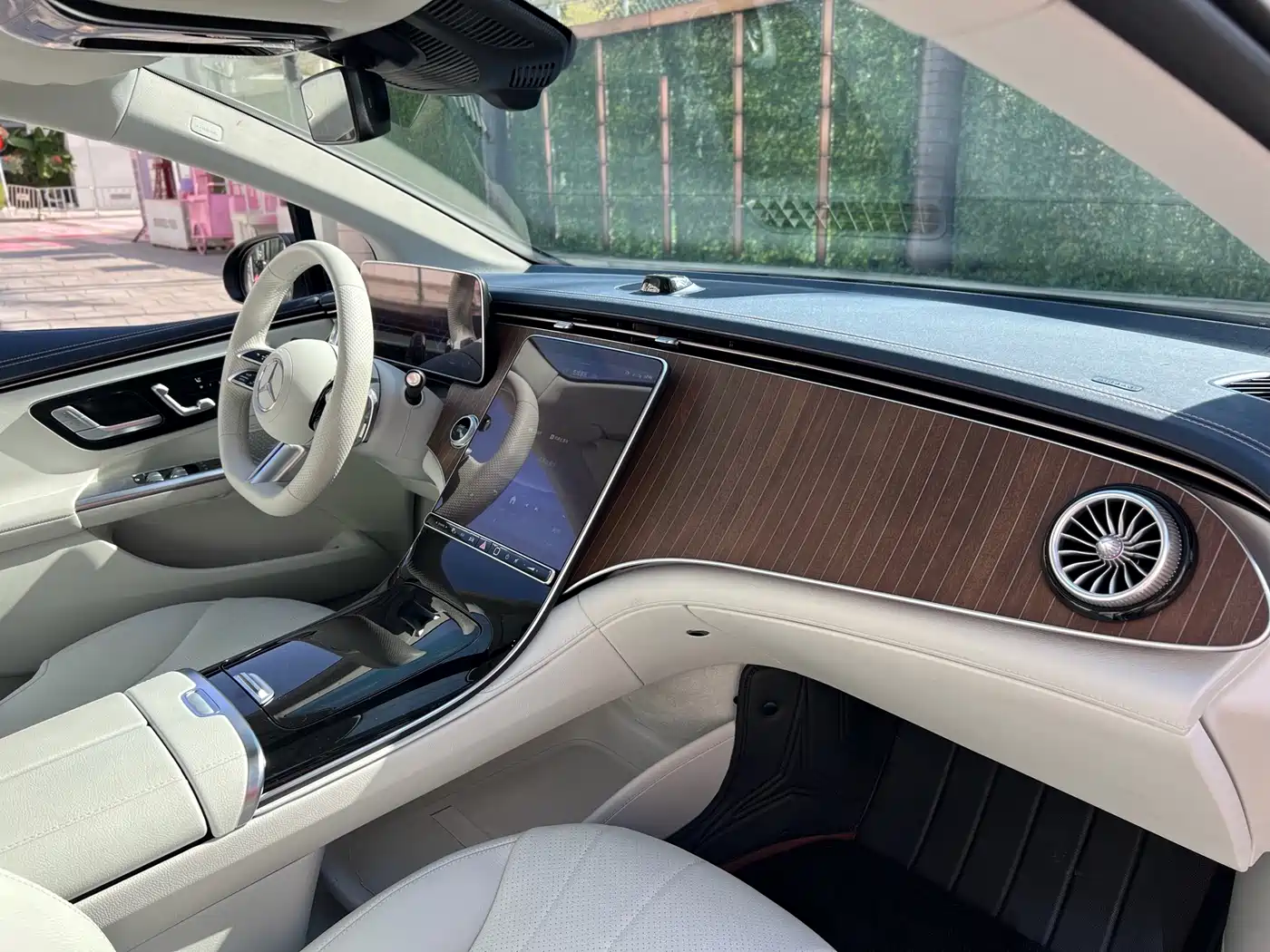 Mercedes-Benz EQE 2022 350 Pioneer Edition фото 11