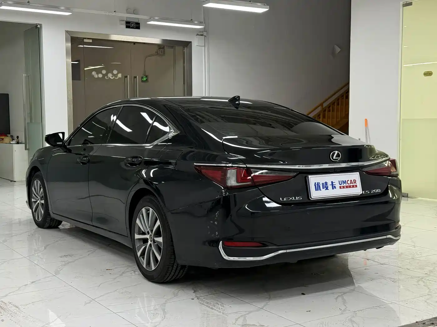 Фото 4 - Lexus ES