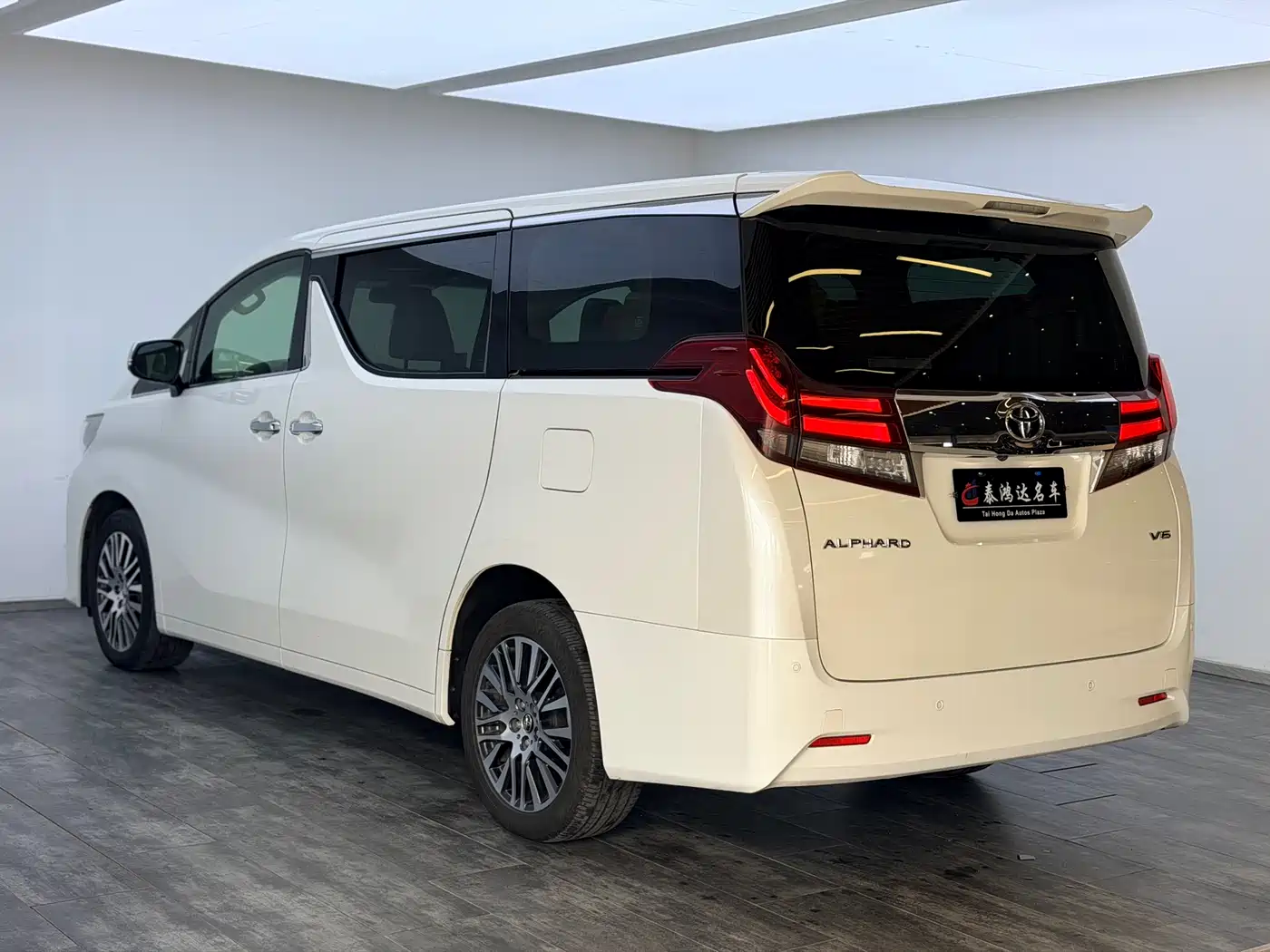 Toyota Alphard 2018 3.5L Luxury фото 5