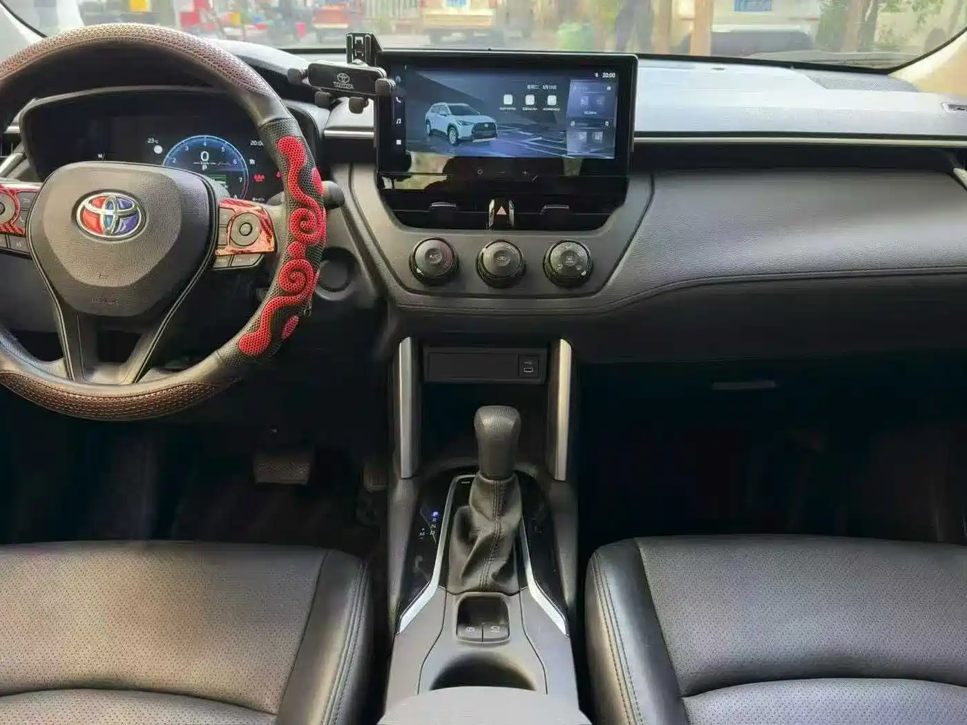 Toyota Corolla Cross 2024 Model 2.0L Pioneer Edition фото 4