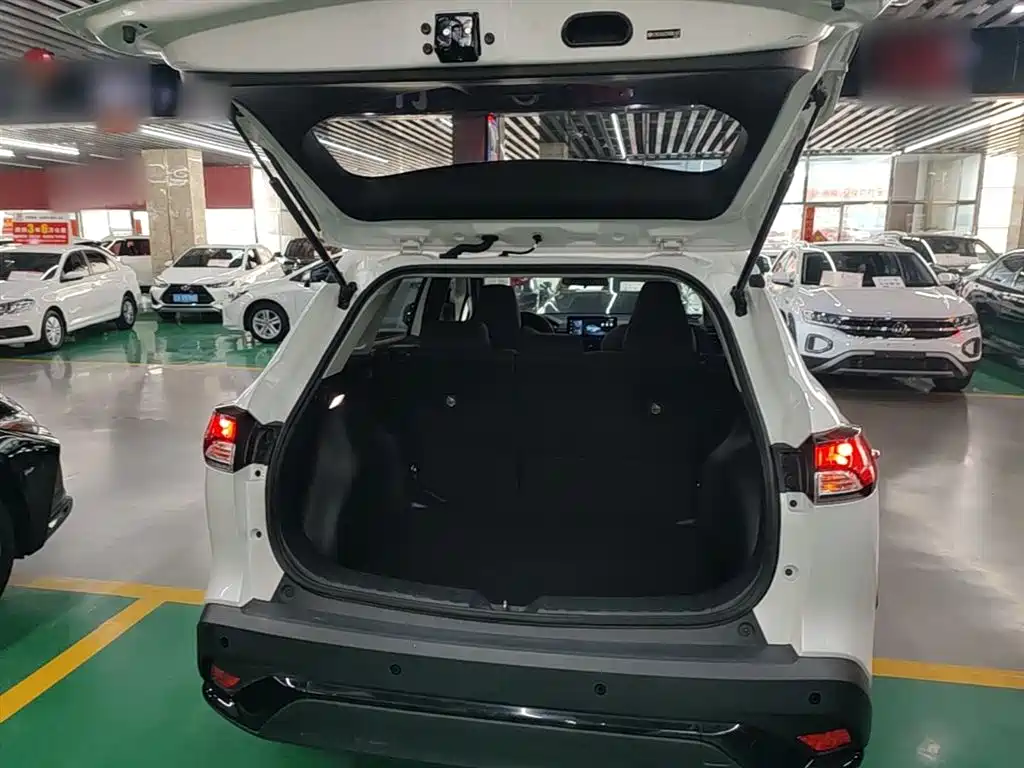 Toyota Frontlander 2023 2.0L CVT Leading Edition фото 19