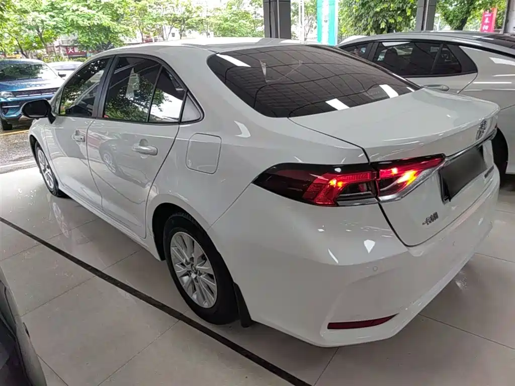 Toyota Corolla 2021 TNGA 1.5L CVT Elite Edition фото 5