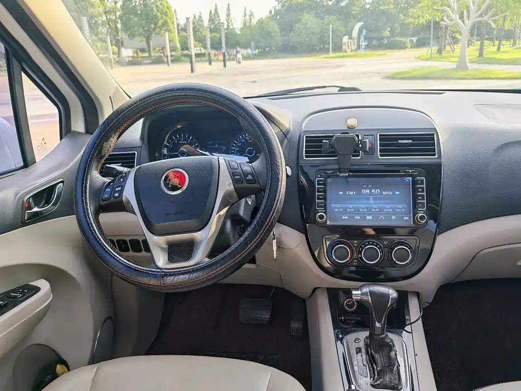 Dongfeng Fengxing Joyear XV 2015 2015 1.6L CVT Luxury