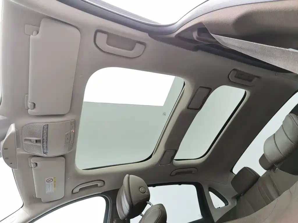 Photo 14 - Mercedes-Benz E-Class