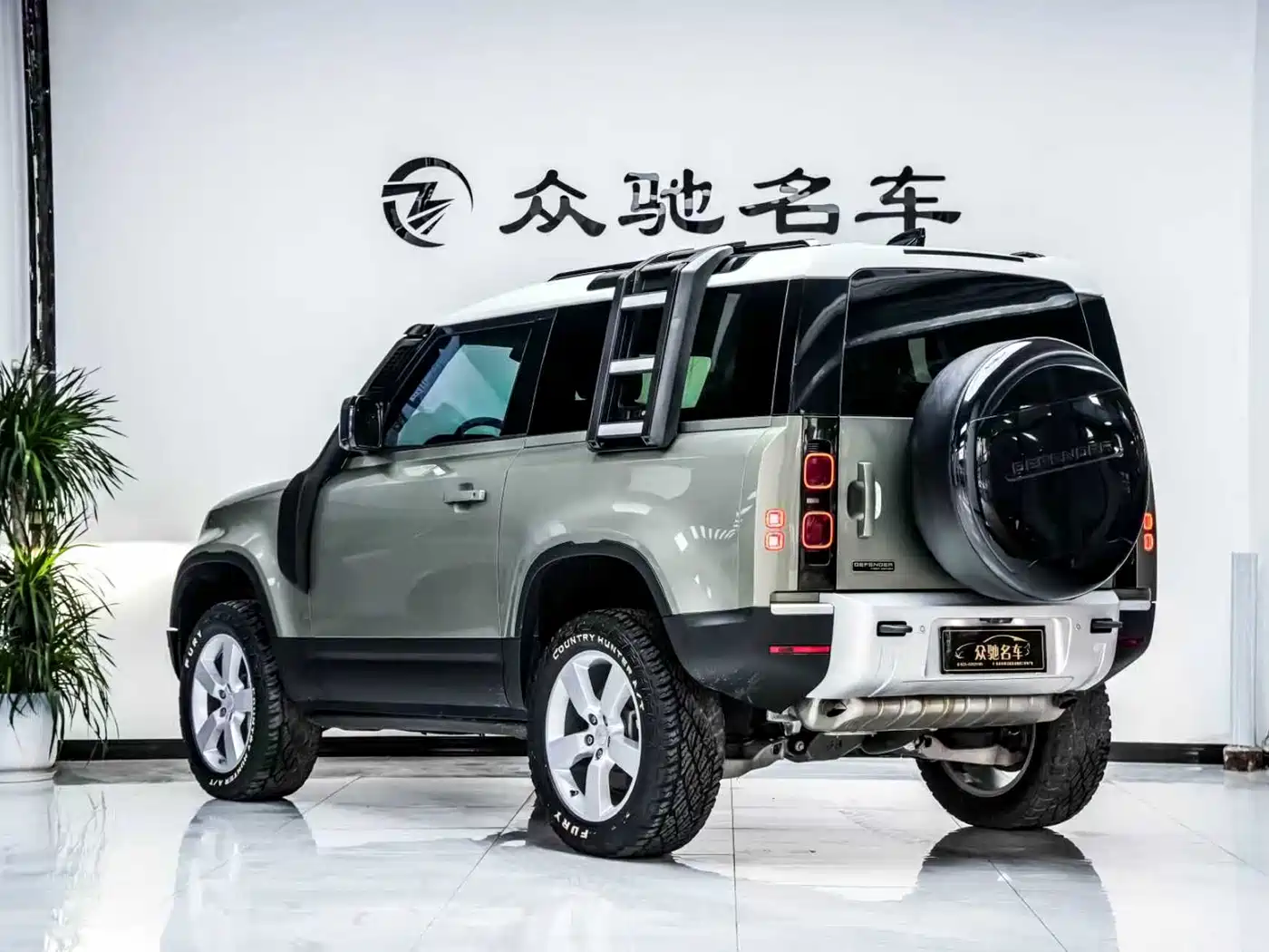 Land Rover Defender 2021 90 P400 Classic Replica Edition фото 10
