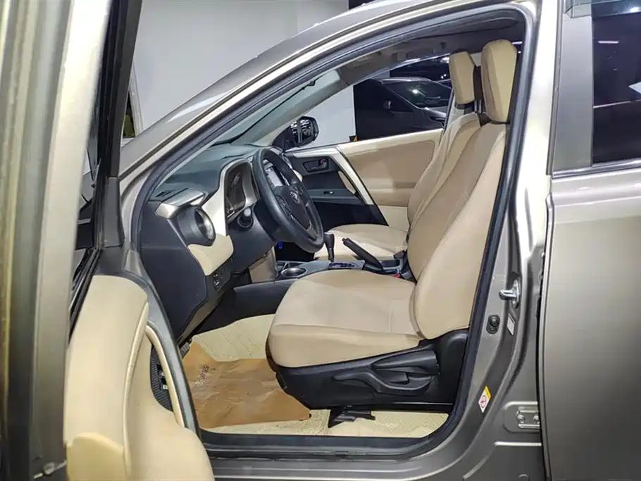 Toyota RAV4 Rongfang 2015 2.0L CVT 2WD Trend Edition фото 9